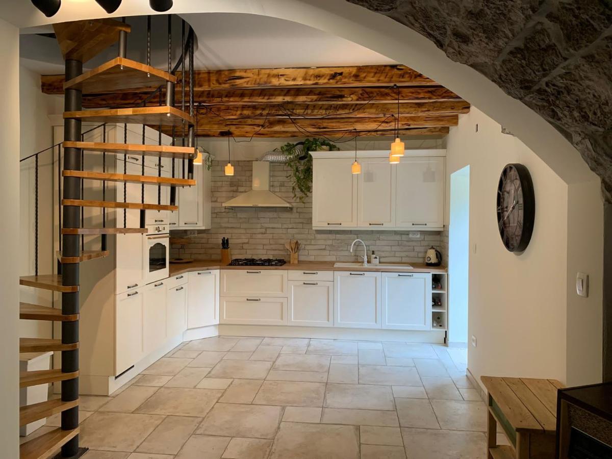 Villa Stancija Kavali Stone House, Zvoneca-أوباتيا المظهر الخارجي الصورة