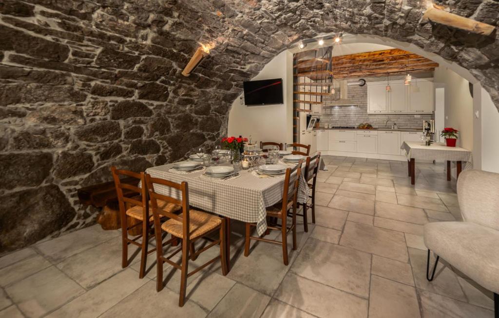 Villa Stancija Kavali Stone House, Zvoneca-أوباتيا المظهر الخارجي الصورة
