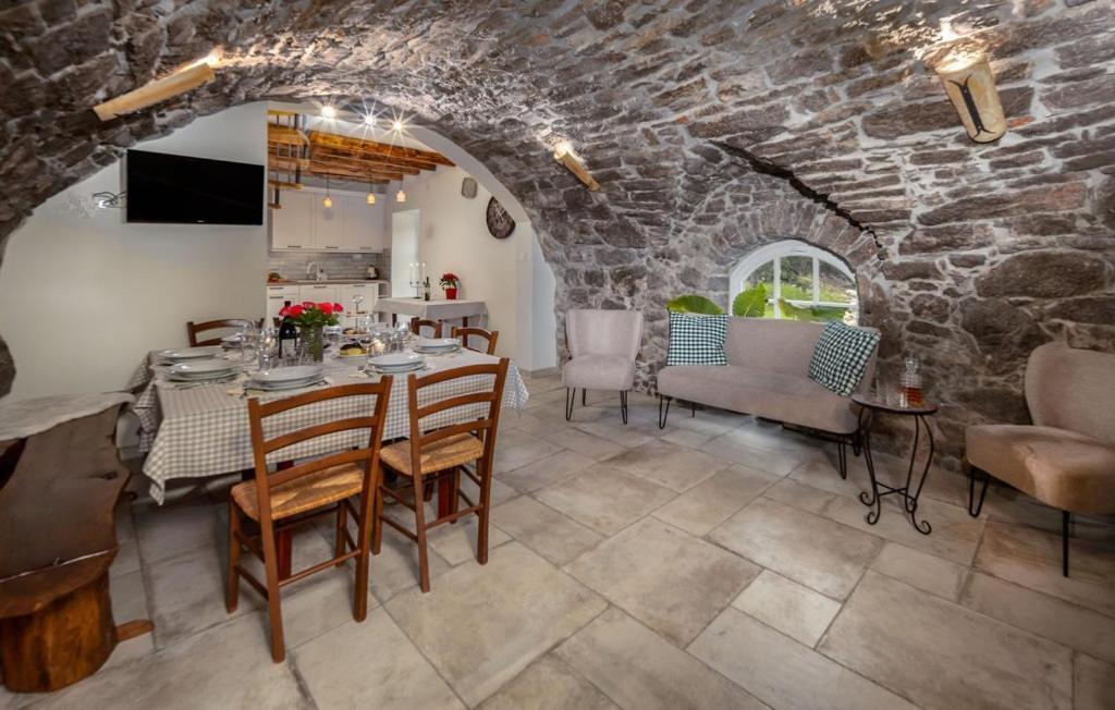 Villa Stancija Kavali Stone House, Zvoneca-أوباتيا المظهر الخارجي الصورة